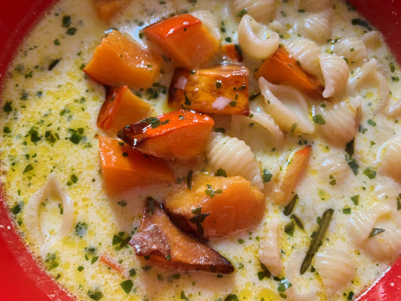 Yogi-Küche: Nudelsuppe mit Kürbis